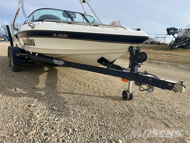 Malibu Response LX 21 ft Ski Boat Pracovné lode, bárky a pontóny