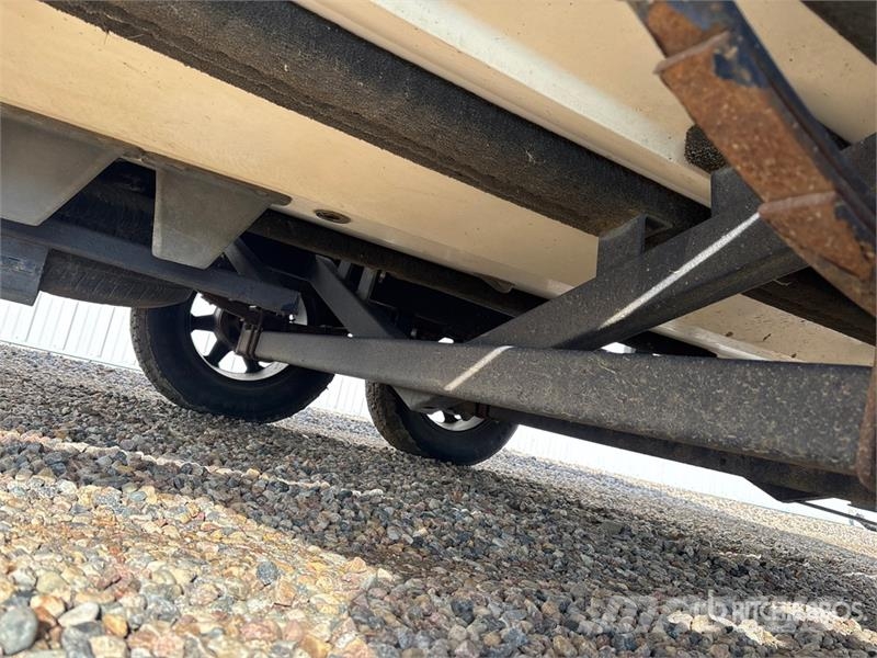  Malibu Response LX 21 ft Ski Boat Work boats / barges