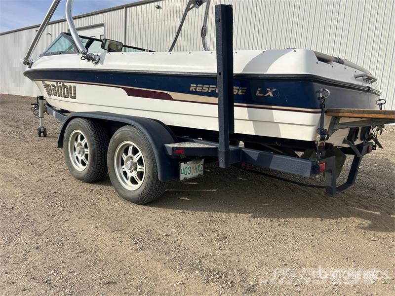 Malibu Response LX 21 ft Ski Boat Pracovné lode, bárky a pontóny