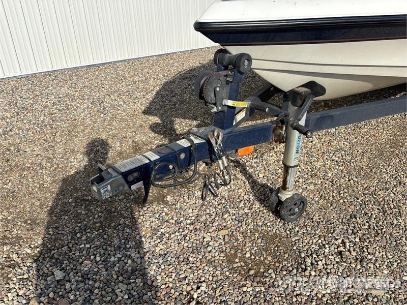  Malibu Response LX 21 ft Ski Boat Work boats / barges