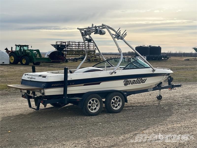 Malibu Response LX 21 ft Ski Boat Pracovné lode, bárky a pontóny