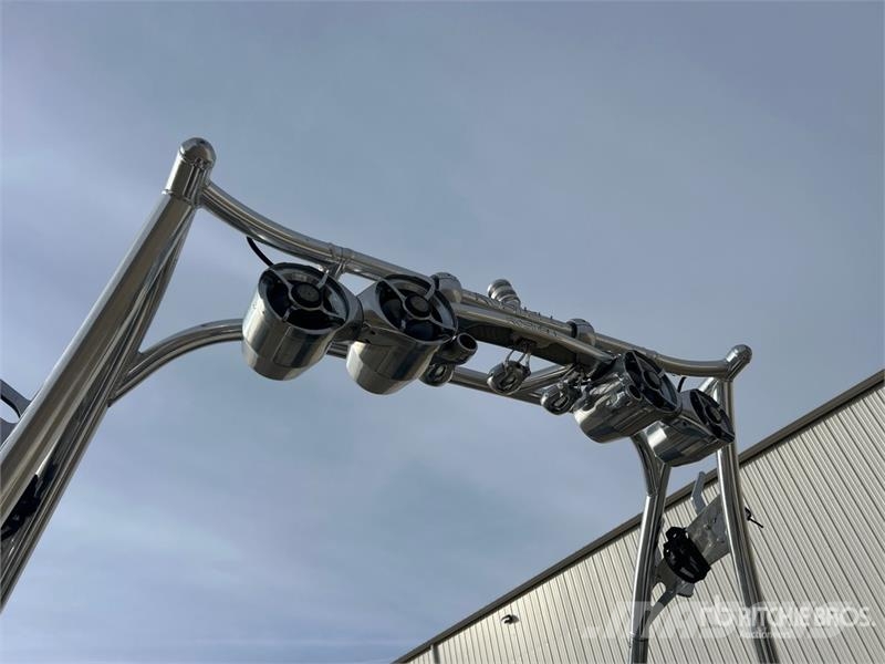 Malibu Response LX 21 ft Ski Boat Pracovné lode, bárky a pontóny
