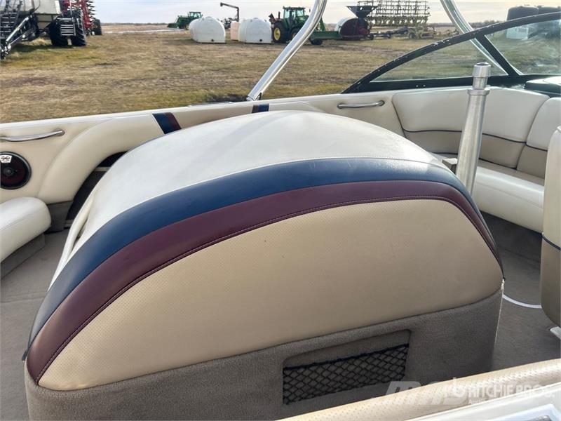 Malibu Response LX 21 ft Ski Boat Pracovné lode, bárky a pontóny