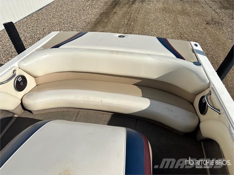  Malibu Response LX 21 ft Ski Boat Work boats / barges