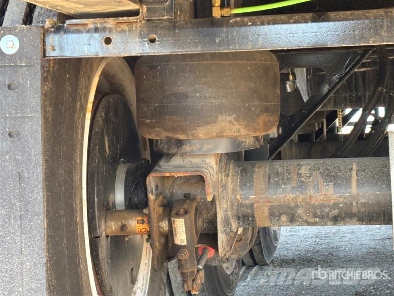 Manac 10353A020 53 ft Tri/A Flatbed Trailer (Unused) Planhengere
