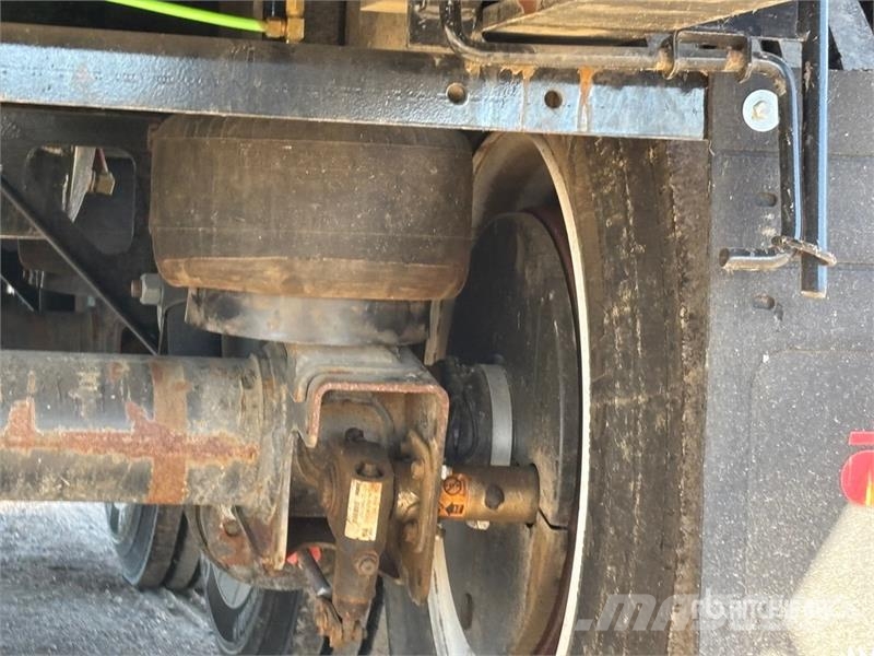 Manac 10353A020 53 ft Tri/A Flatbed Trailer (Unused) Planhengere