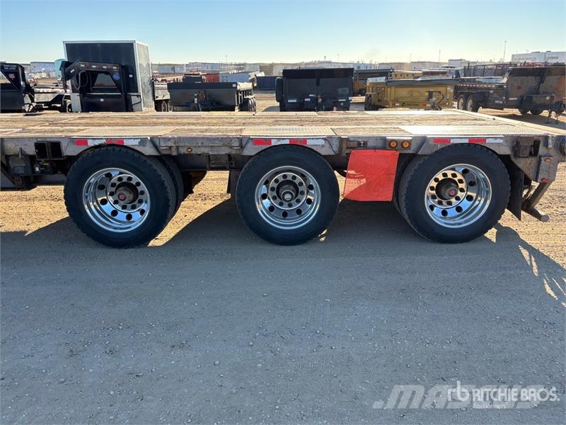Manac 14352A000 Tri/A 53 ft Extendable Step Deck Trailer Maskinhenger