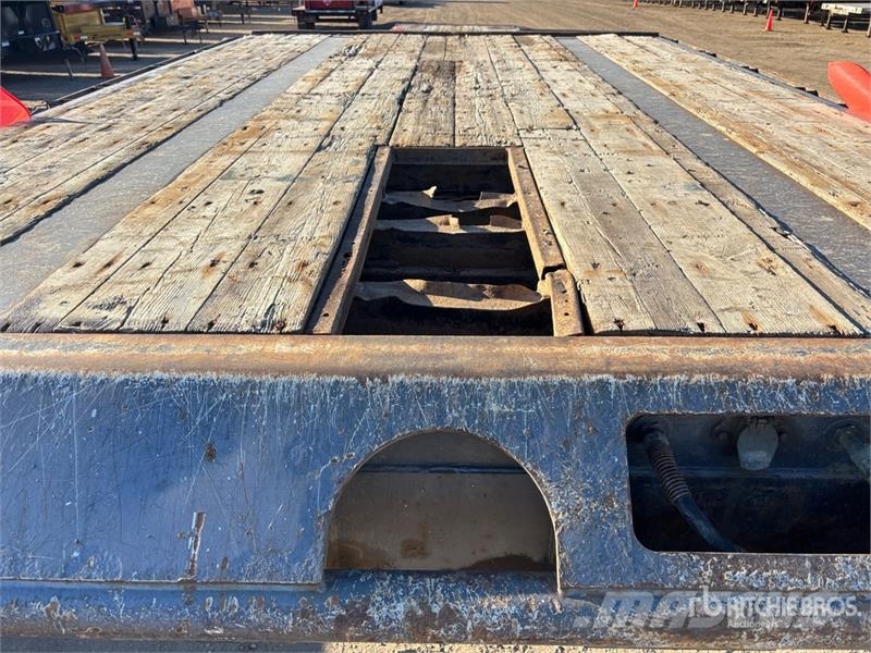 Manac 14352A000 Tri/A 53 ft Extendable Step Deck Trailer Maskinhenger