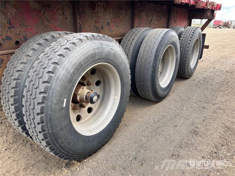 Manac 39 ft Tri/A Flatbed Oilfield Trailer Oprema za preradu