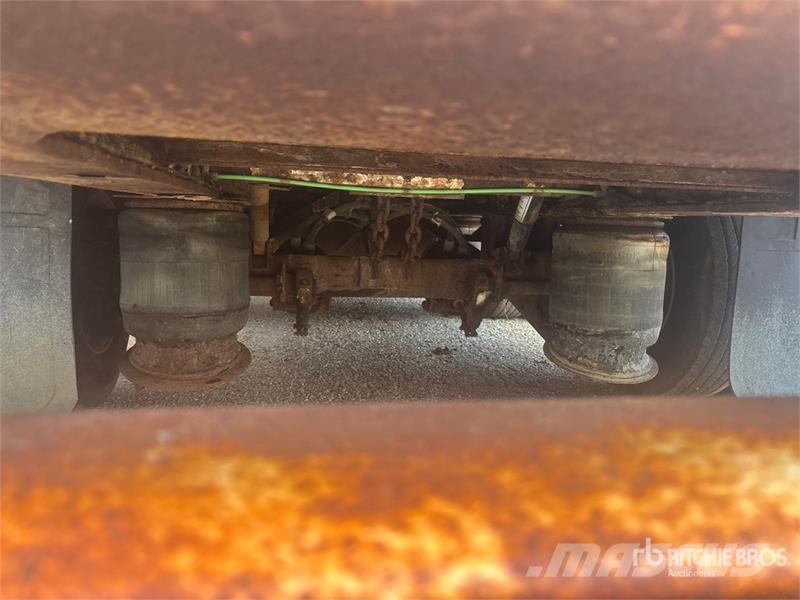 Manac 40 ft Tri/A Step Deck Trailer Tieflader
