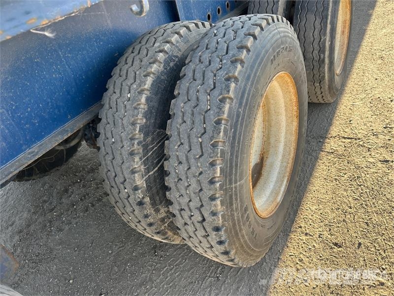 Manac 48 ft Tri/A Flatbed Trailer Madelhaagised