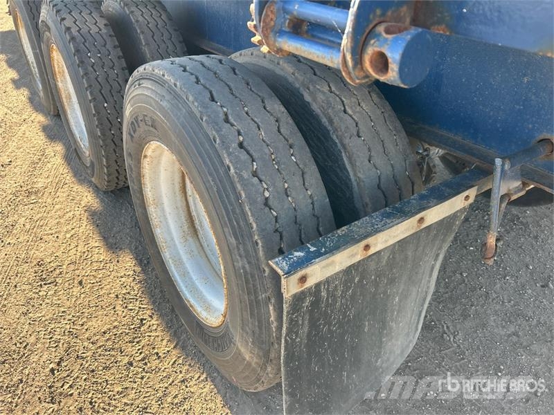 Manac 48 ft Tri/A Flatbed Trailer Madelhaagised