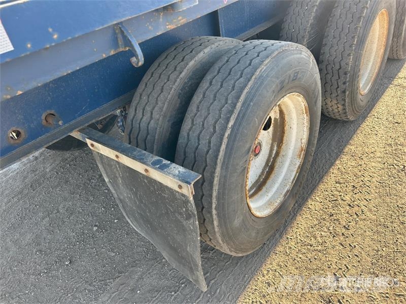 Manac 48 ft Tri/A Flatbed Trailer Madelhaagised