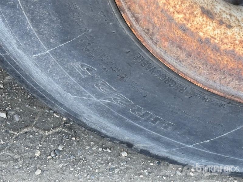 Manac 48 ft x 102 in T/A Van Trailer Причепи-фургони