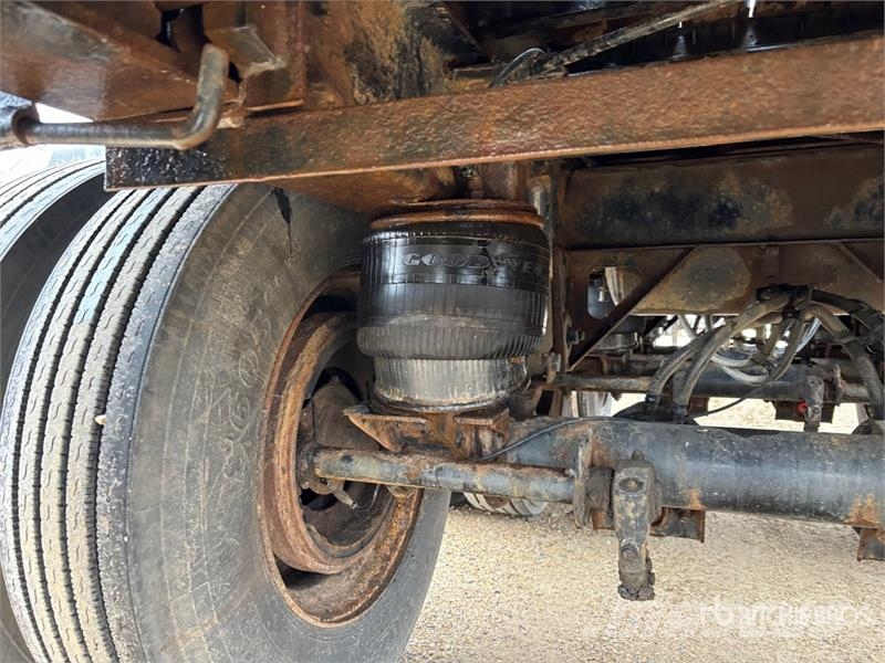 Manac 53 ft Tri/A Flatbed Trailer Flatbed/Dropside trailers