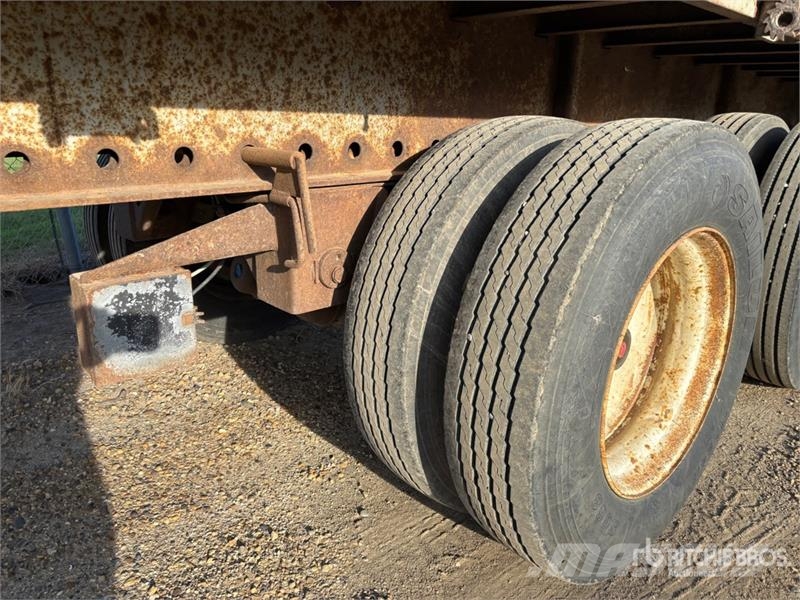 Manac 53 ft Tri/A Flatbed Trailer Rimorchi con sponde ribaltabili