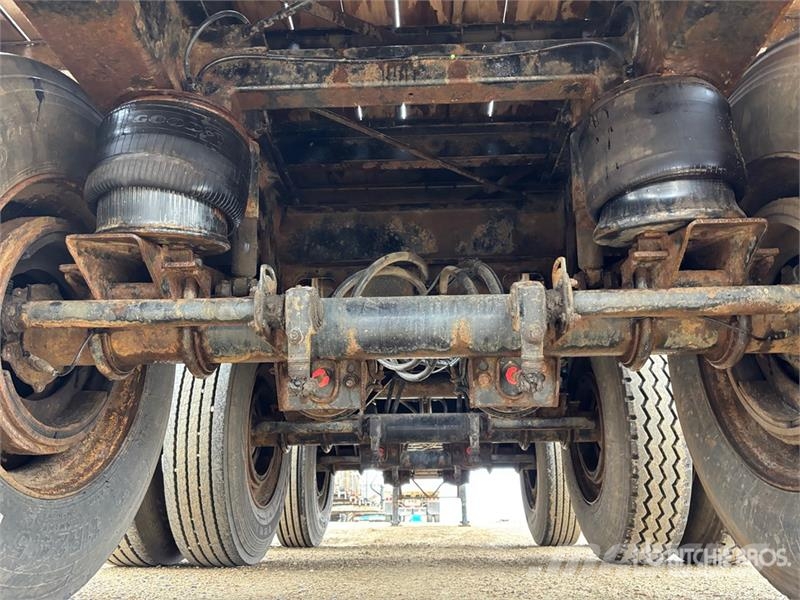Manac 53 ft Tri/A Flatbed Trailer Flatbed/Dropside trailers