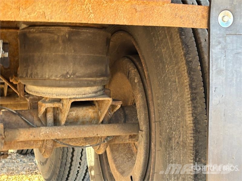 Manac 53 ft Tri/A Flatbed Trailer Rimorchi con sponde ribaltabili