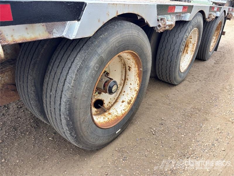 Manac 53 ft Tri/A Step Deck Trailer Mélybölcsős