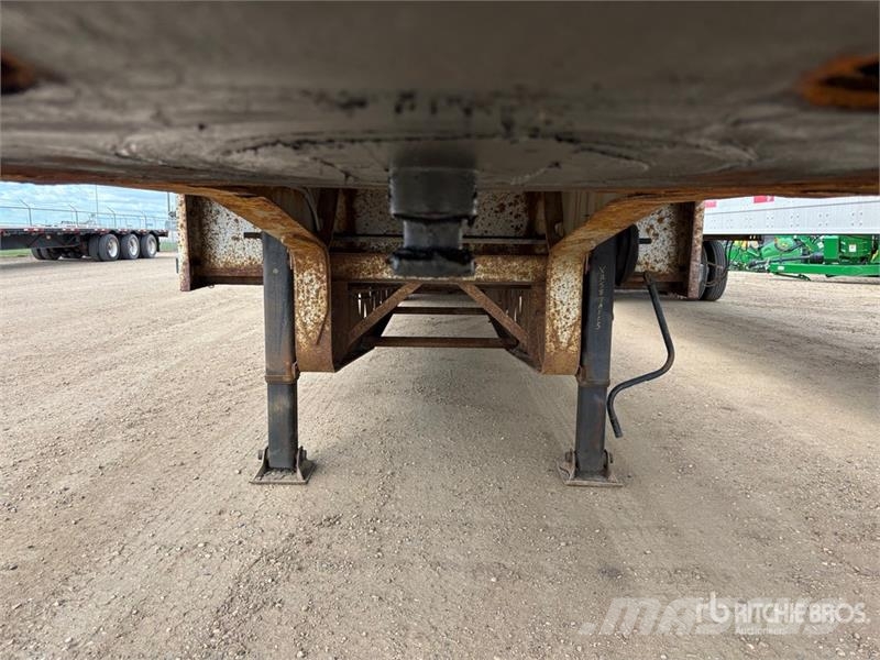 Manac 53 ft Tri/A Step Deck Trailer Mélybölcsős