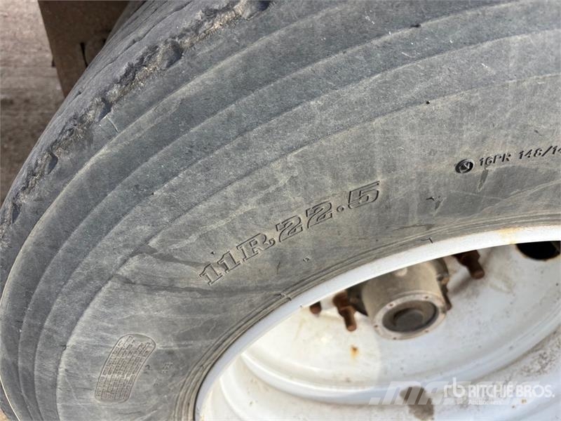 Manac FV943 53 ft x 102 in Tri/A Van Trailer Прицепы-фургоны
