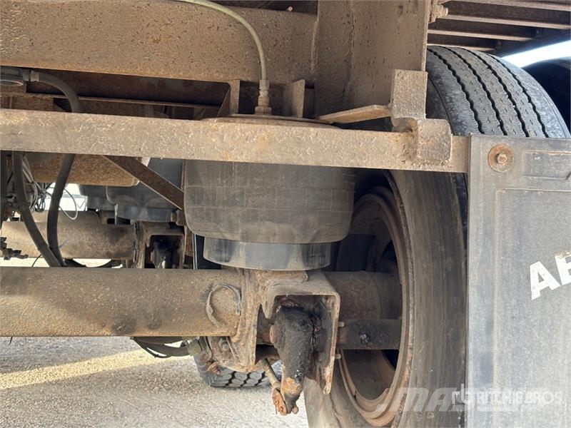 Manac FV943 53 ft x 102 in Tri/A Van Trailer Прицепы-фургоны
