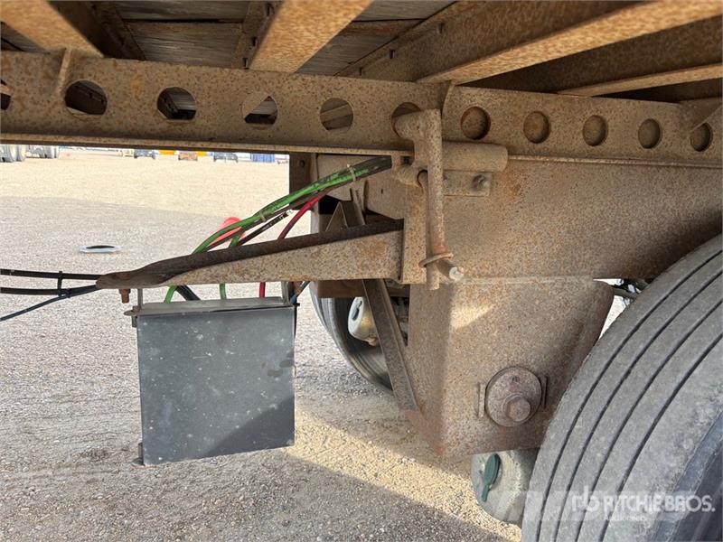 Manac FV943 53 ft x 102 in Tri/A Van Trailer Прицепы-фургоны