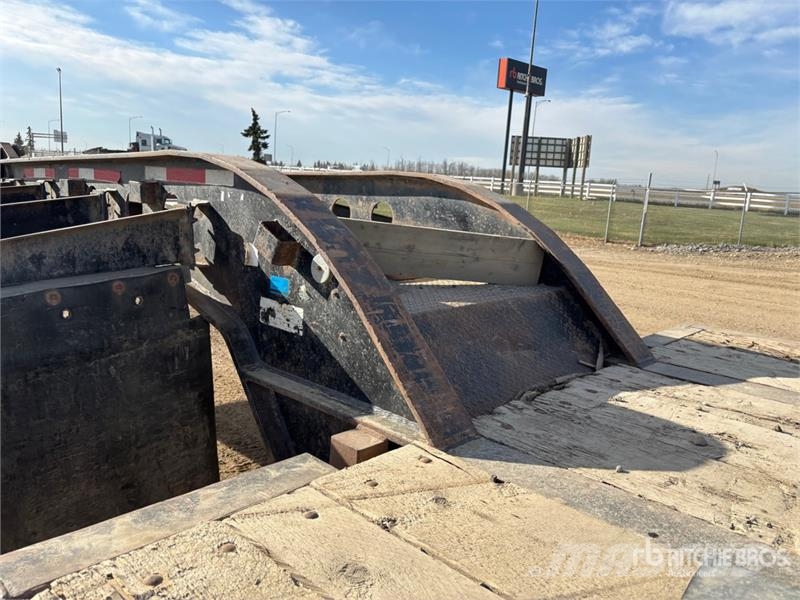Manac Tri/A Lowboy Trailer Mélybölcsős