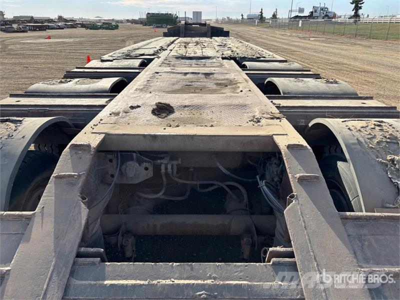 Manac Tri/A Lowboy Trailer Mélybölcsős