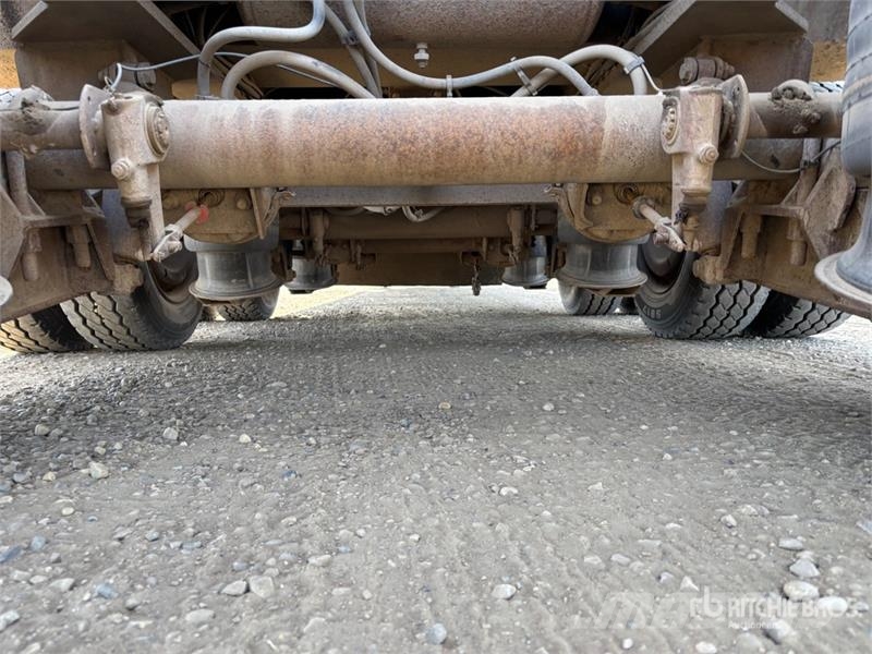 Manac Tri/A Lowboy Trailer Mélybölcsős