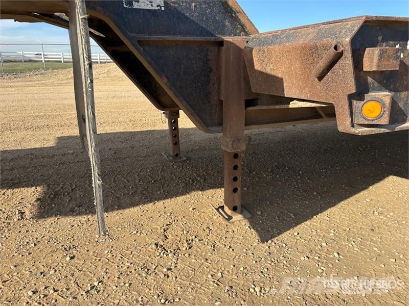 Manac Tri/A Lowboy Trailer Mélybölcsős