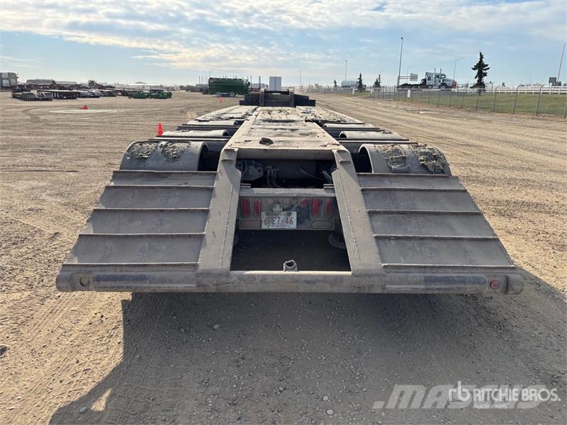 Manac Tri/A Lowboy Trailer Mélybölcsős