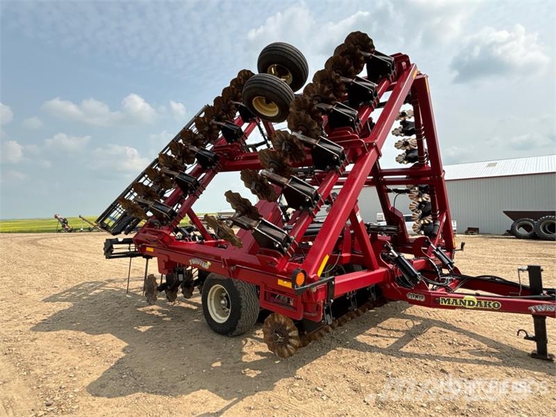 Mandako 4030 Twister 40 ft Tandem Vertical Disc Schijveneggen