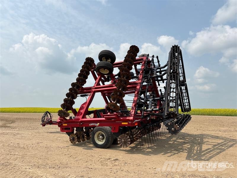 Mandako 4030 Twister 40 ft Tandem Vertical Disc Schijveneggen