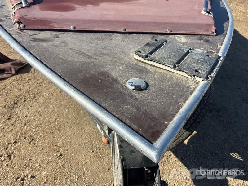 Marathon 19 ft Jet Boat (Inoperable) Barcos / barcazas de carga
