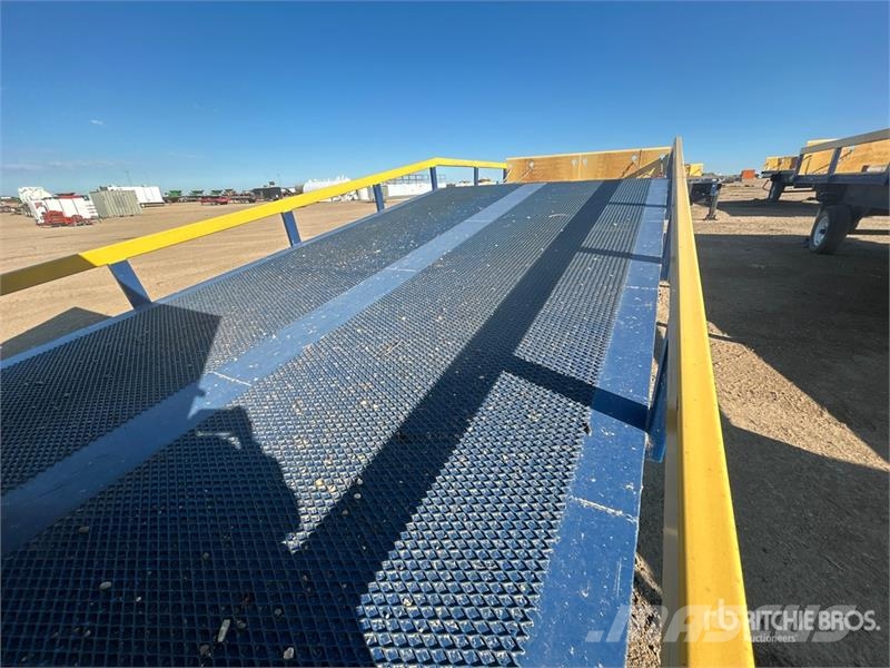 Marshall Adapt-A-Ramp 10 ft x 29 ft Portable Loading Ramp معدات البناء - غير ذلك