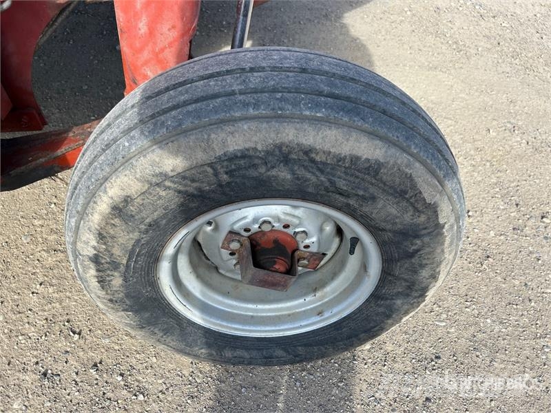 Massey Ferguson 1372 12 ft Mower Conditioner Косилки-формувачі