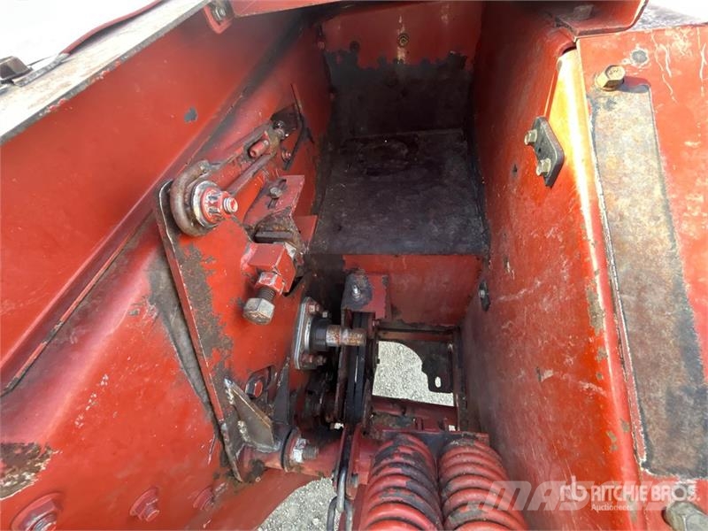 Massey Ferguson 1372 12 ft Mower Conditioner Косилки-формувачі