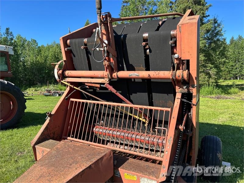 Massey Ferguson 1560 Round Baler Pyöröpaalaimet