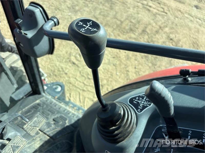 Massey Ferguson 1735M 4WD Utility Tractor Kompaktni (mali) traktori