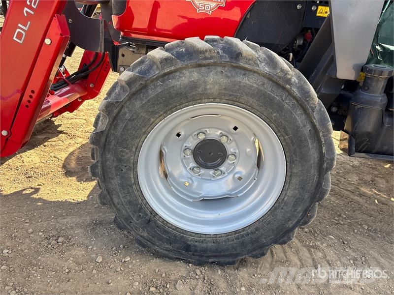 Massey Ferguson 1735M 4WD Utility Tractor Kompaktni (mali) traktori
