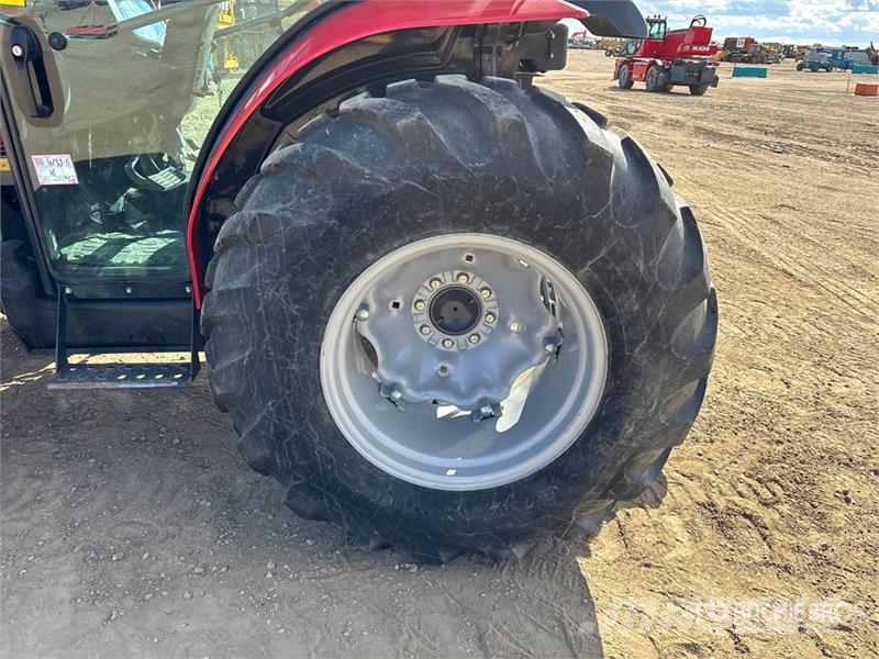Massey Ferguson 1735M 4WD Utility Tractor Kompaktni (mali) traktori