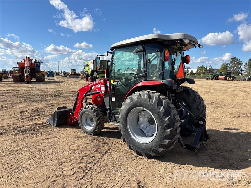 Massey Ferguson 1735M 4WD Utility Tractor Kompaktni (mali) traktori