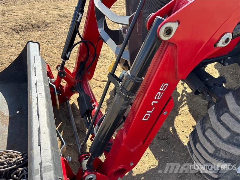 Massey Ferguson 1735M 4WD Utility Tractor Kompaktni (mali) traktori