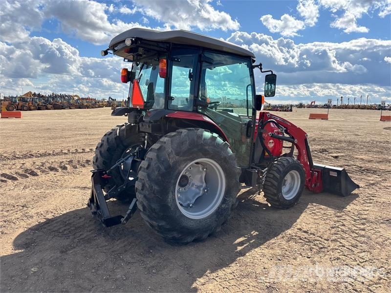 Massey Ferguson 1735M 4WD Utility Tractor Kompaktni (mali) traktori