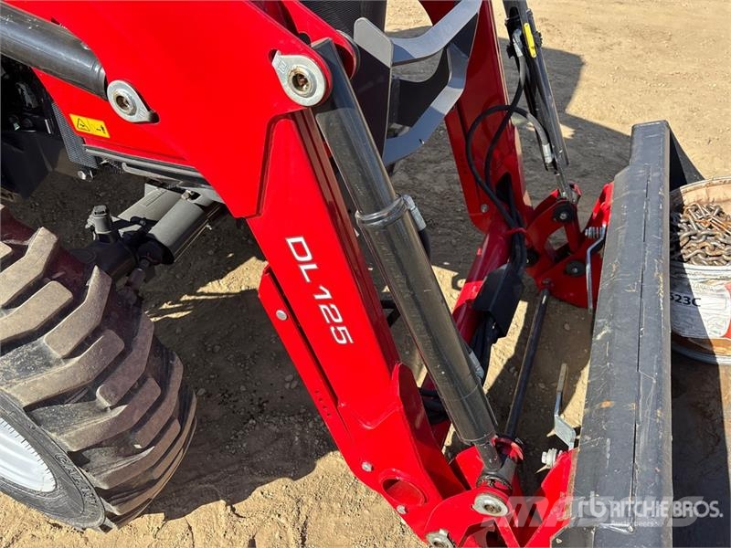 Massey Ferguson 1735M 4WD Utility Tractor Kompaktni (mali) traktori