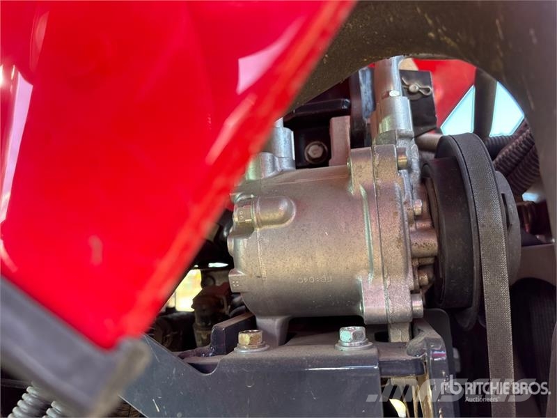 Massey Ferguson 1735M 4WD Utility Tractor Kompaktni (mali) traktori