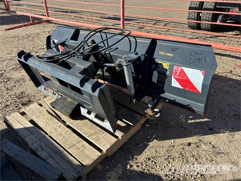 Massey Ferguson 1742 4WD Utility Tractor Trattori compatti