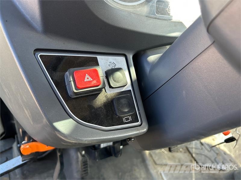 Massey Ferguson 1742 4WD Utility Tractor Trattori compatti