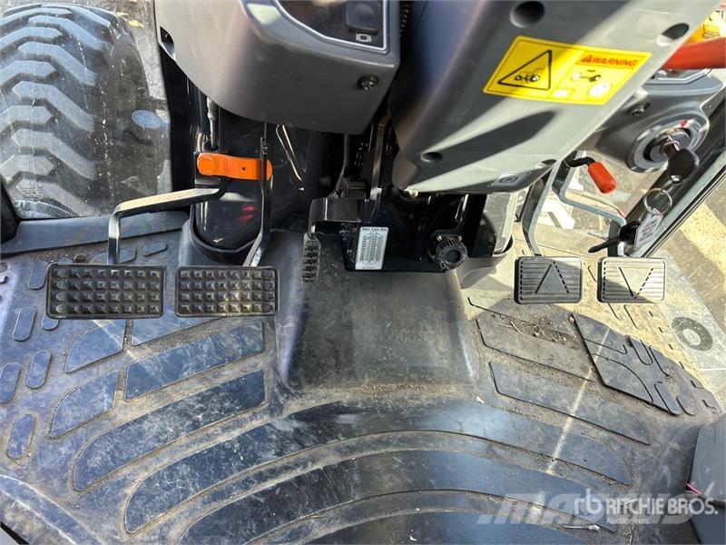 Massey Ferguson 1742 4WD Utility Tractor Trattori compatti